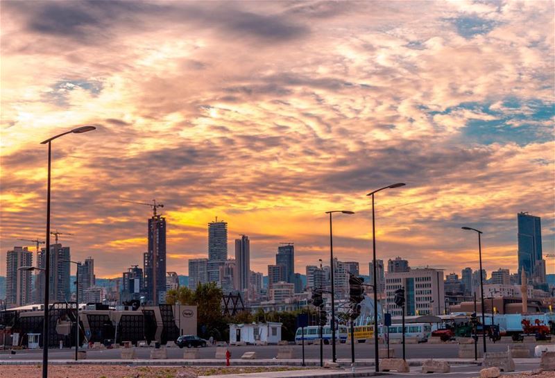 🌇🌇..... beirut sunrise sunshine Sky clouds lebanon cityscape... (Beirut, Lebanon)