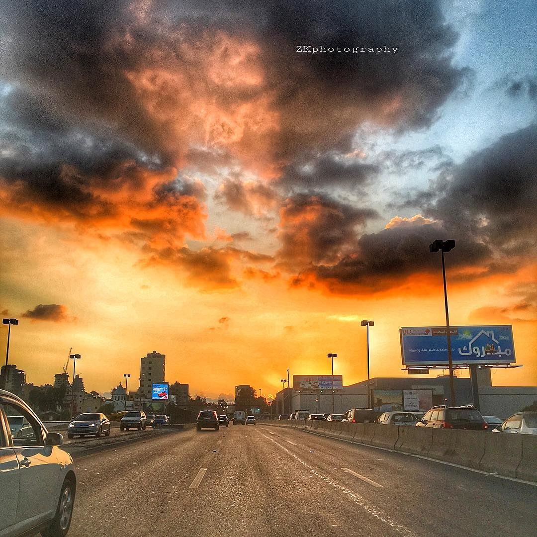 Beirut... Sunset 🌅 • ptk_lebanon  livelovelebanon  beirutconnected ... (Forum de Beyrouth)