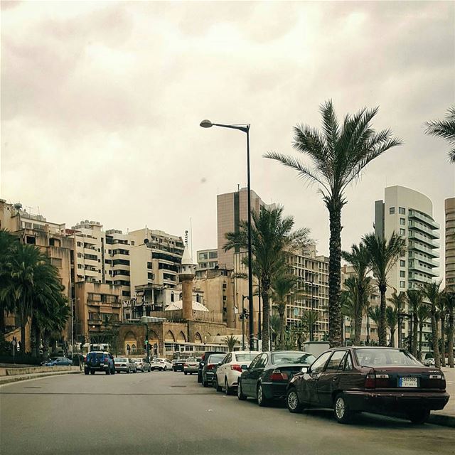 Beirut today.. 💛22°C .. 🌡Drive your week positively ❣ By @truewealth_m (Ain El Mreisse, Beyrouth, Lebanon)