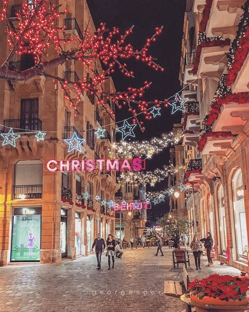 Beirut wearing Red • Christmas 2017 🇱🇧.....  beautifullebanon ... (Beirut, Lebanon)