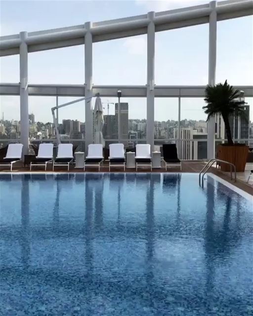 Beirute é ainda mais linda vista de cima, desde o rooftop do luxuoso hotel... (Four Seasons Hotel Beirut)