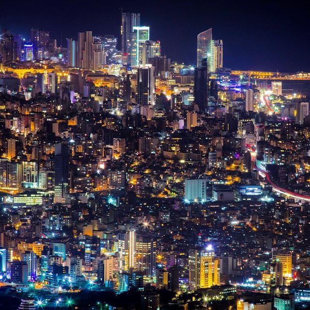 Beirute é mundialmente famosa por sua vibrante vida noturna. Durante a... (Beirut, Lebanon)