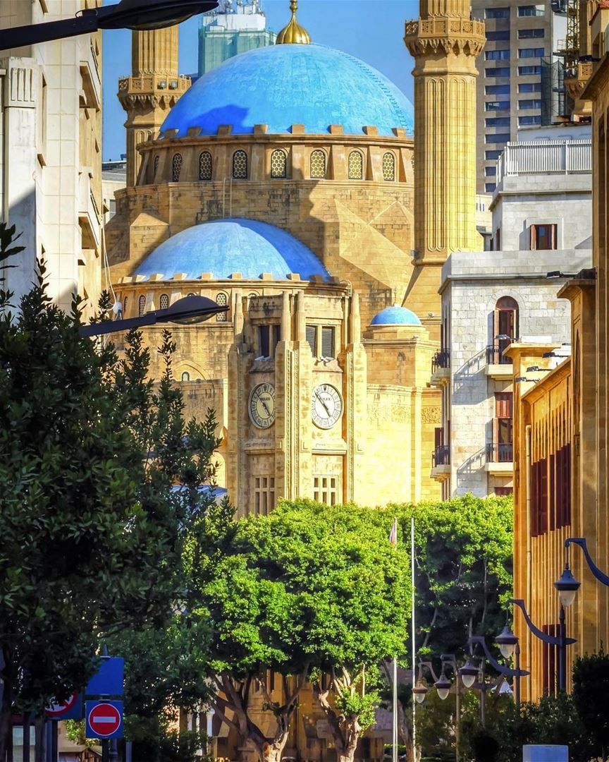 Beirute encanta e surpreende em cada detalhe, seja na arquitetura antiga,... (Place De L'etoile Downtown Beirut)