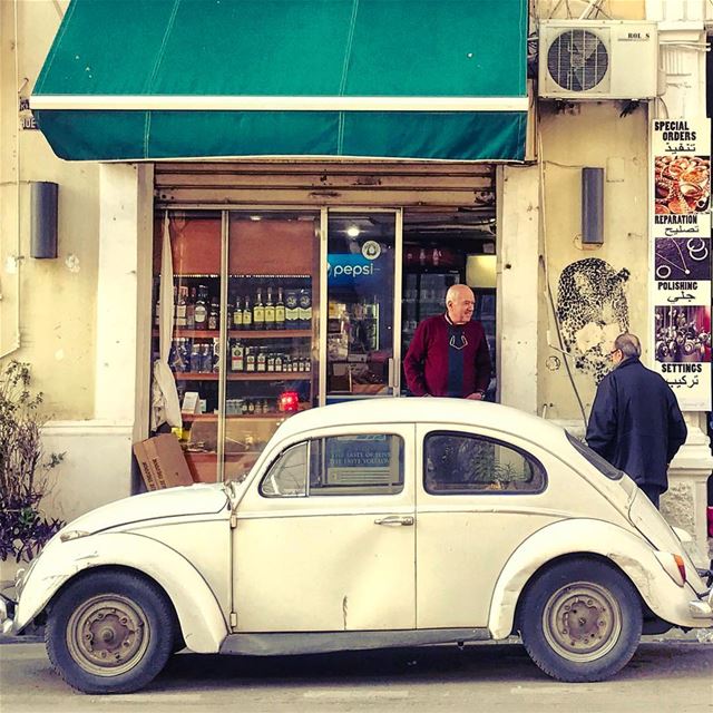 Beiruti locals can’t start the day without a quick chat with the neighbors... (Mar Mikhael-Armenia The Street)