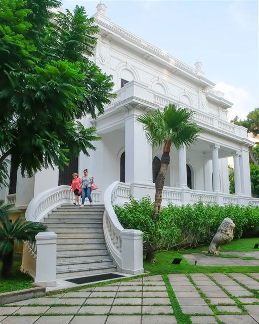 Better than the White House, probably 🏡 Have you recognized this villa?