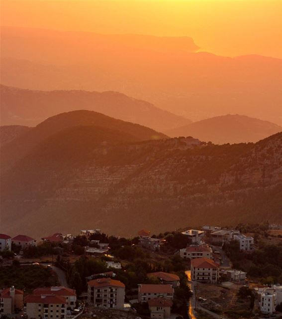 Between Ehden and the sea!  sunset  ehden  mountains  lebanon ... (Ehden, Lebanon)