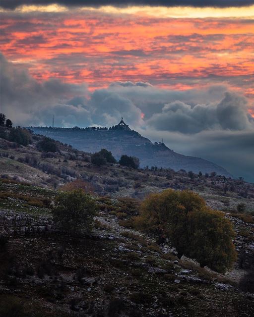  🇱🇧 Between what is said and not meant, and what is meant and not said,... (Bchennâta, Liban-Nord, Lebanon)