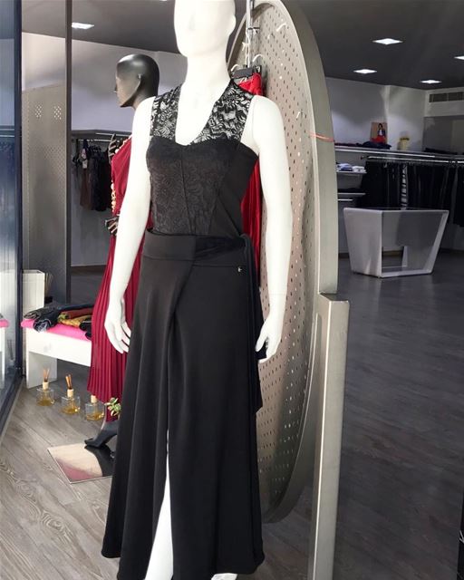 Black body top by Coconuda and beautiful skirt by Souvenir ... (Er Râbié, Mont-Liban, Lebanon)