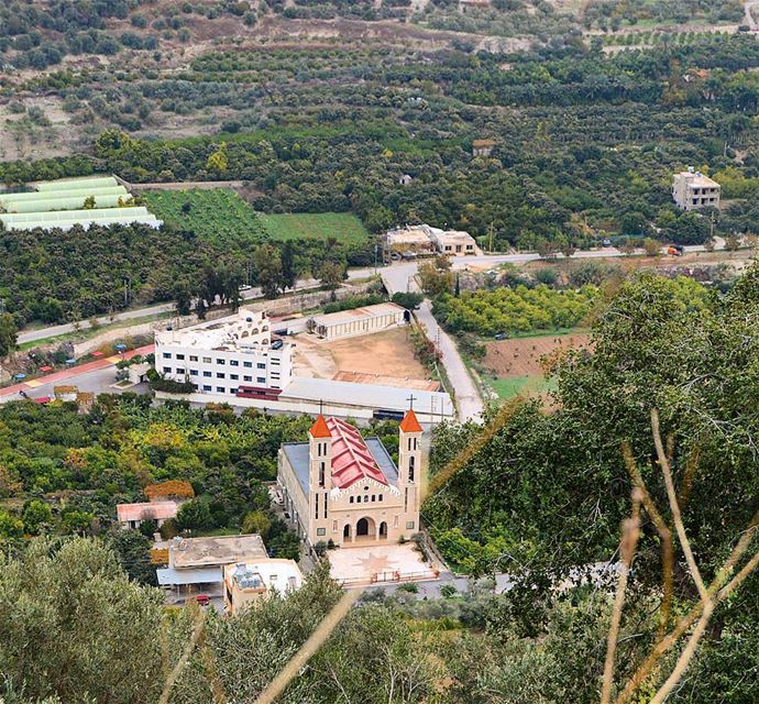 Blessed sunday all🌲🍁🇱🇧 naturelover  mountainsoflebanon ... (South Governorate)