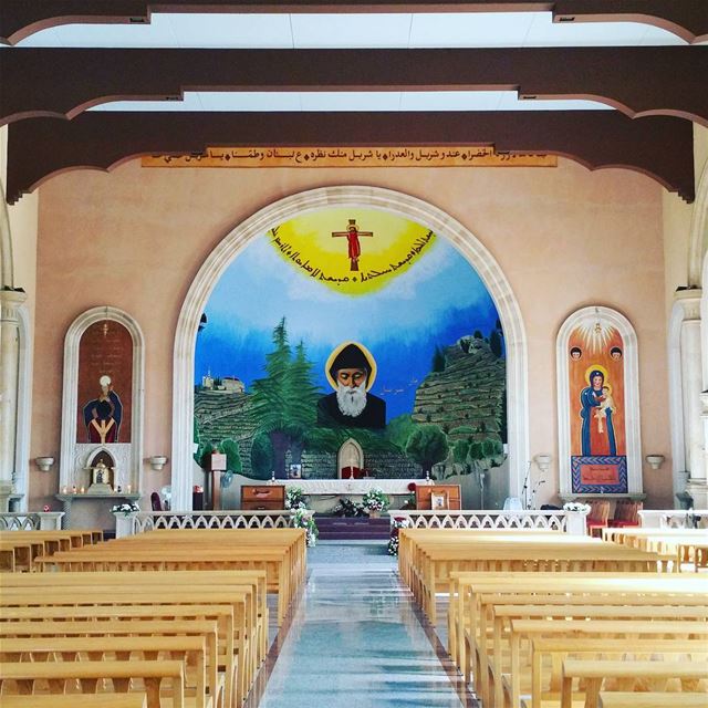 Blessed Sunday everyone 💛St Charbel Zahlé. blessingday  shrine  zahlé ... (Zahlé, Lebanon)