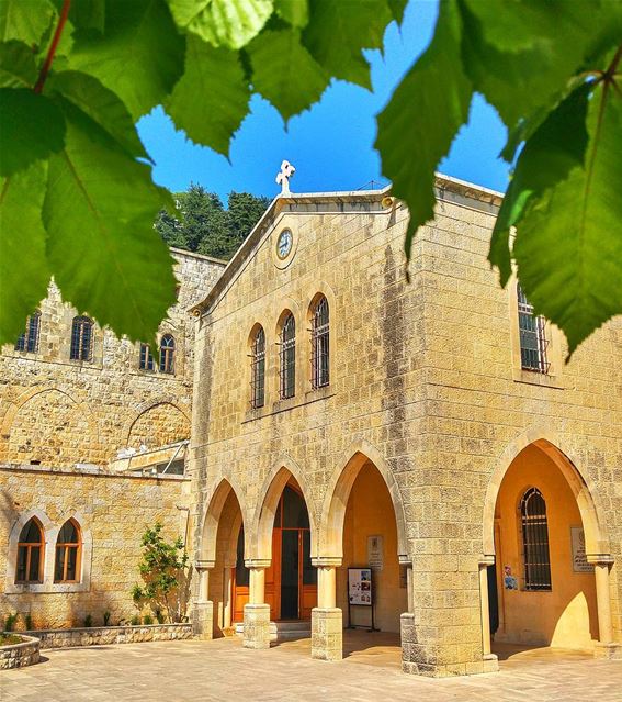 Blessed Sunday 🙏 lebanon  nature  naturelovers  natureporn  landscape ... (Dayr Al Qamar, Mont-Liban, Lebanon)