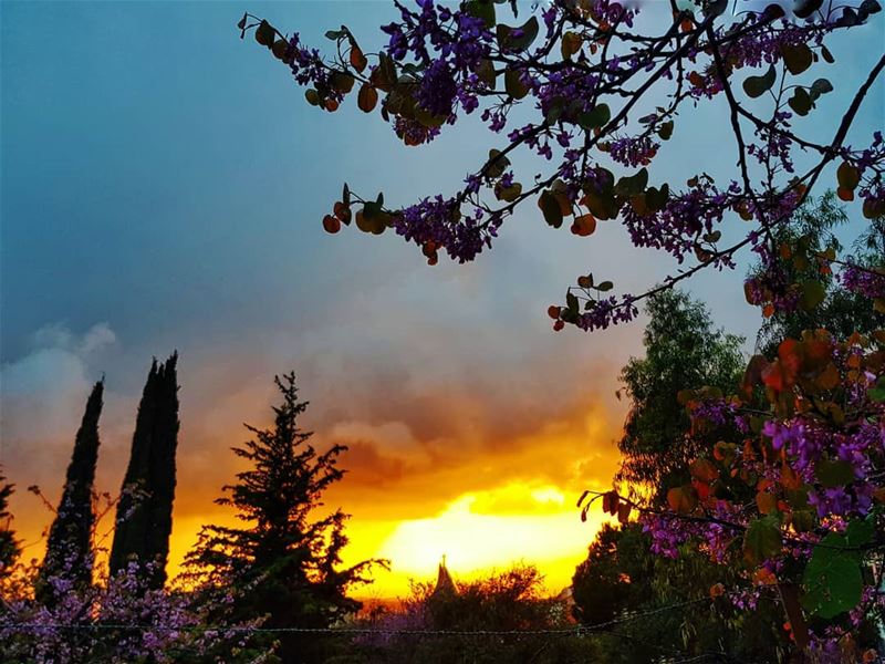  blessedweek ⛪ اسبوع_الالام ig_sunsetshots  holyweek.......... (Ballouneh, Mont-Liban, Lebanon)
