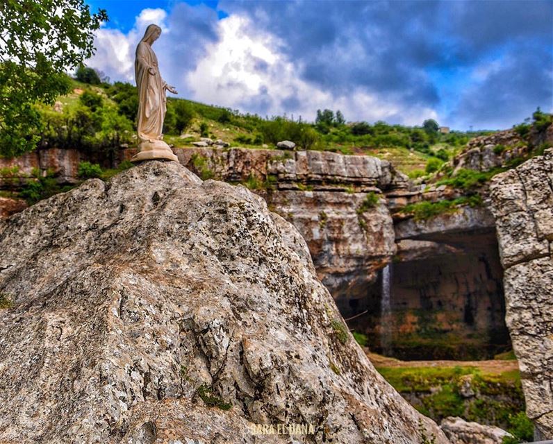 Blessing the waterfall 🙏🏽 (Bâloûaa Balaa)