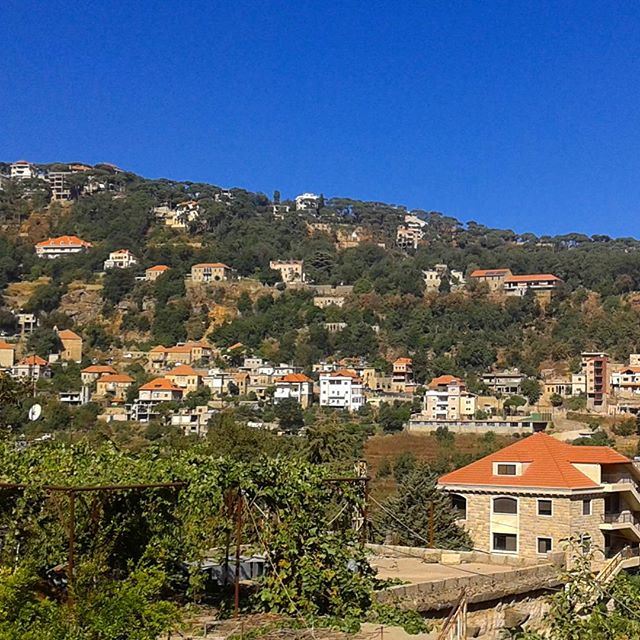 bluesky beautifulvillage redbrick beautifulnature (Shweir)