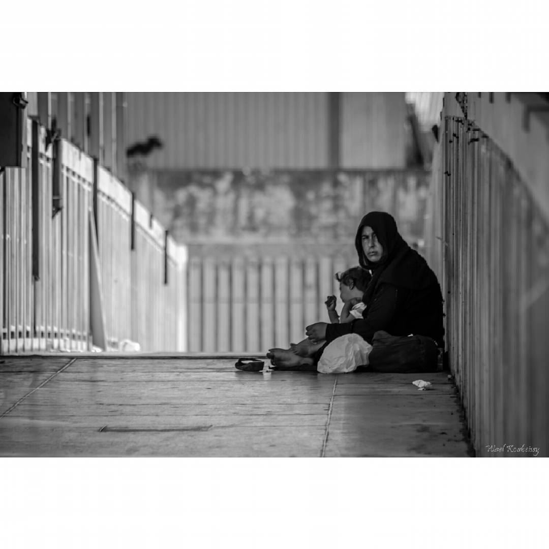  bnw  blackandwhite  street  photography  woman  child  bridge  people ...