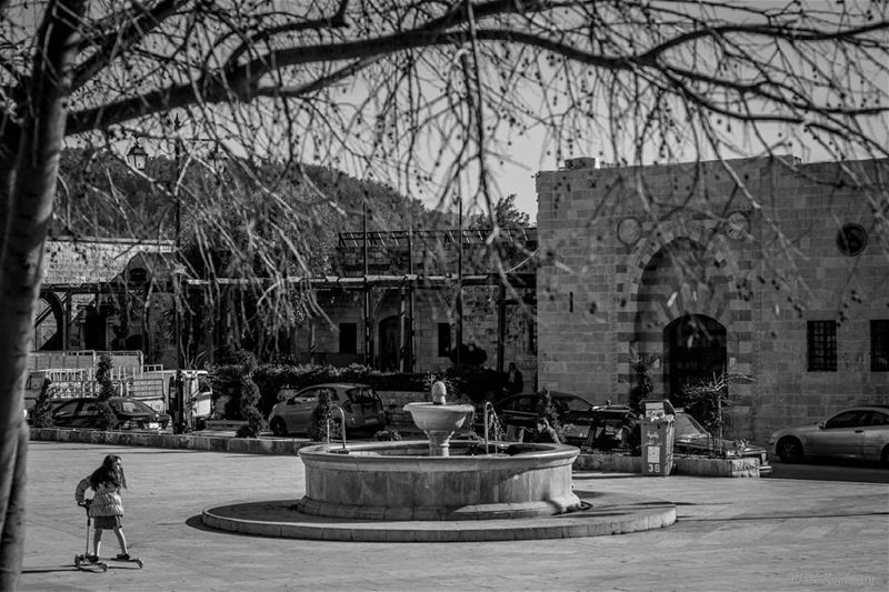  bnw  girl  skating  tree  blackandwhite  blackandwhite  street ... (Deïr El Qamar, Mont-Liban, Lebanon)