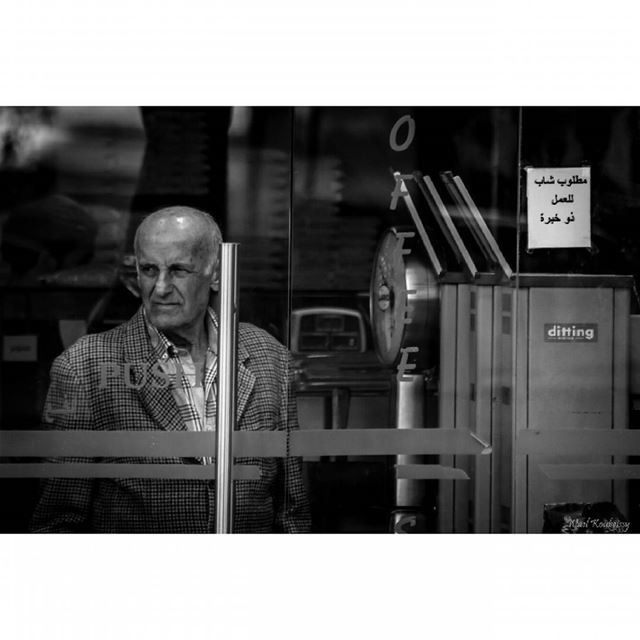  bnw  man  market  coffeeshop  blackandwhite  street  glass  door ...