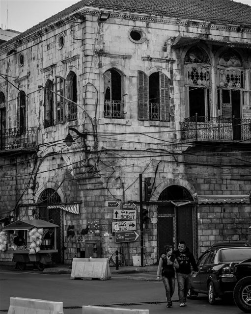  bnw  old  house  building  street  couple  streetphoto  streetphotography... (Jounieh, Lebanon)