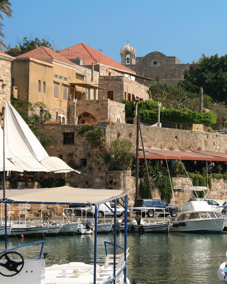 Bom dia diretamente do porto mais antigo do mundo, de onde os fenícios... (Byblos, Lebanon)