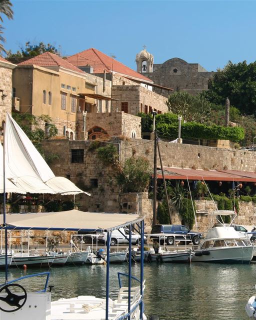 Bom dia diretamente do porto mais antigo do mundo, de onde os fenícios... (Byblos, Lebanon)