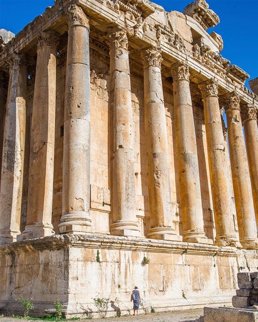 Bom dia e uma ótima semana a todos diretamente de Baalbeck! 🇱🇧 Good... (Baalbek, Lebanon)