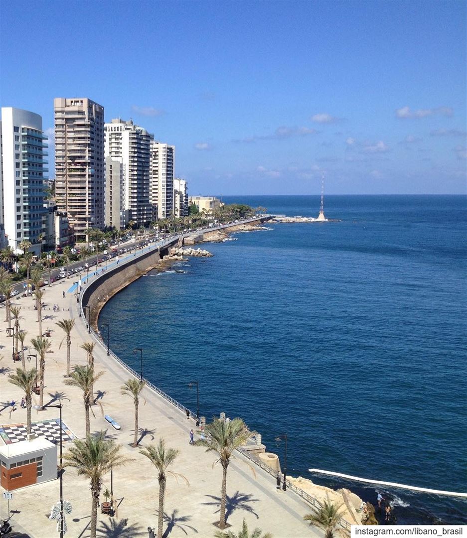 🇱🇧🇧🇷 Bom dia! Que tal começar a terça-feira caminhando pela agradável... (Beirut, Lebanon)