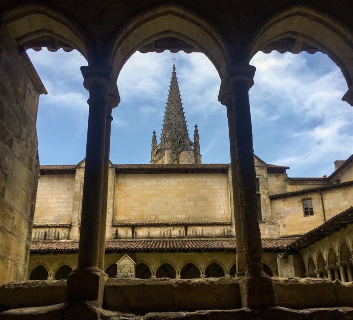 Bon dimanche 🙏 ______________________________________ LibanaisÀBordeaux... (Saint-Émilion)