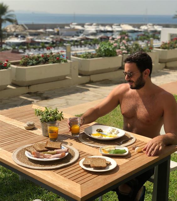 Breakfast of Champs✨  BreakfastWithChris 🤣 ExploreWithChris.. lebanon... (Aqua Marina 2)
