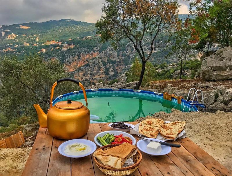 Breakfast with a view anyone? ☀️ (Yahchouch)