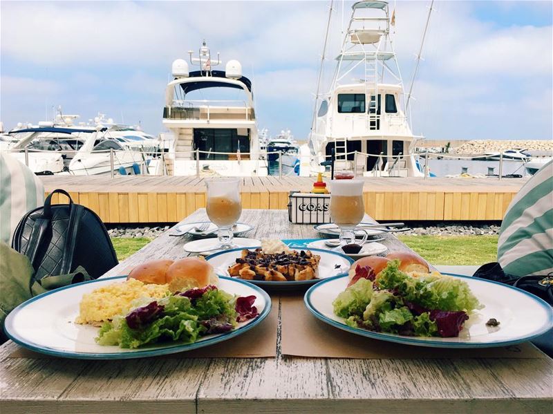 Breakfast x boats 🍳🥓☕️.. tb  tbt  photooftheday  picoftheday ... (COAST)