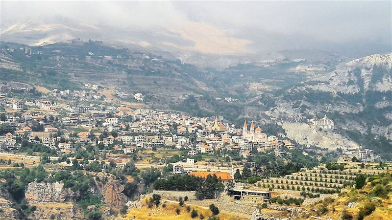 Bsharri, what a beautiful village! WOW  Bcharri  Lebanon  Lebanese  ... (Bcharri, Liban-Nord, Lebanon)