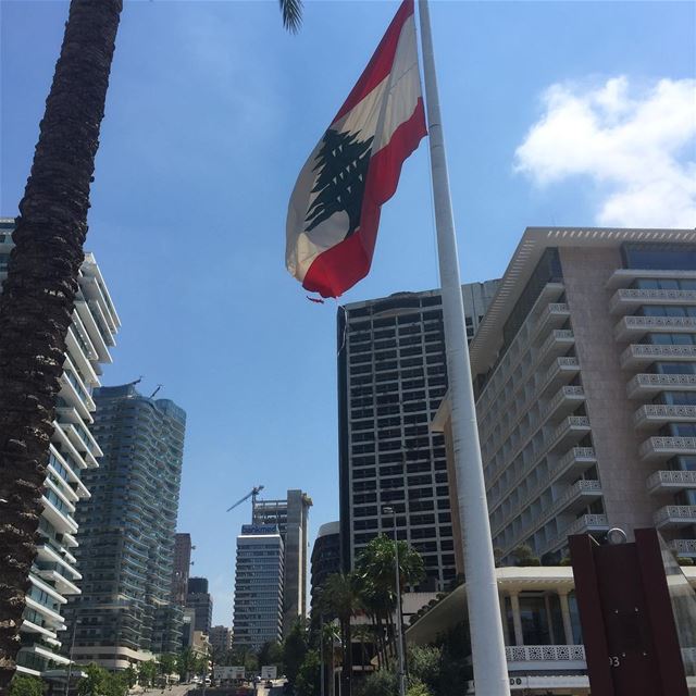  buildings  flag  lebanon  lebanon_hdr  livelovelebanon  beirut ... (Beirut, Lebanon)