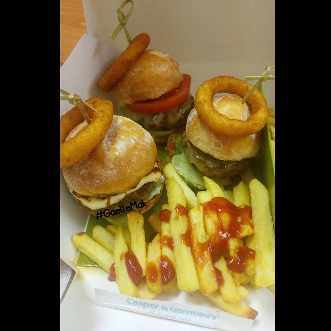 💫 Burgers are my best friendsGourmet mini burgers @casperandgambinis ...