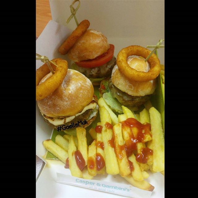 💫 Burgers are my best friendsGourmet mini burgers @casperandgambinis ...