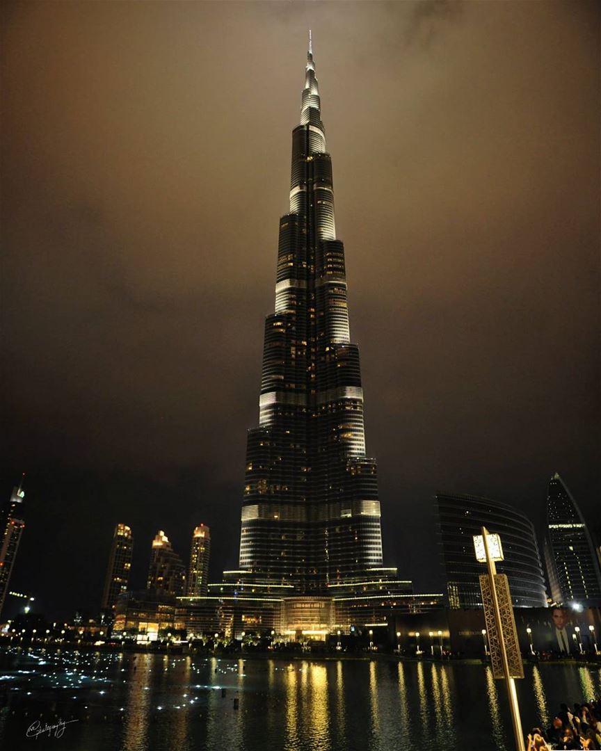  burjkhalifa  dubai  night  cloudy  longexposure  citylights  city ... (Burj Khalifa/Dubai Mall)