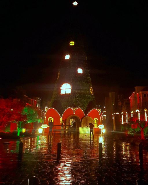 Byblos' Christmas tree under rain....  christmasdecorations ... (Jbeil-Byblos)