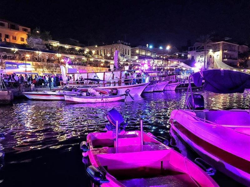 Byblos en Blanc et Rosé!______________ oldport  fishingboat  seaside ... (Byblos - Jbeil)