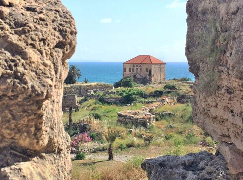 🇧 🇾 🇧 🇱 🇴 🇸 🇱 🇴 🇺 🇪 (Byblos, Lebanon)