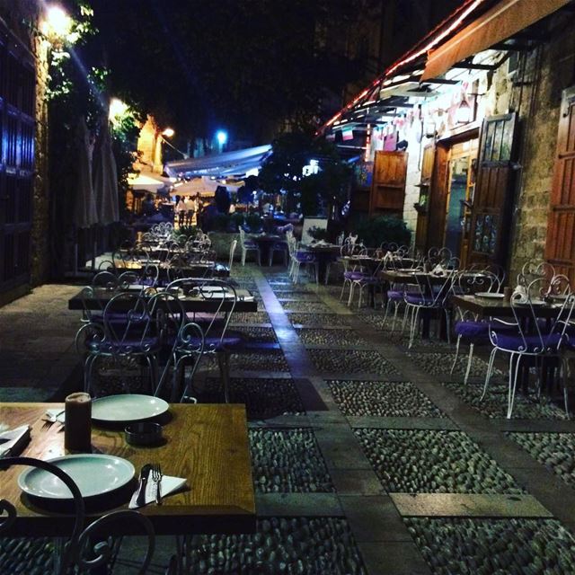  byblos  livelovebyblos  livelovelebanon  lights  nights  focus  food ... (Byblos, Lebanon)