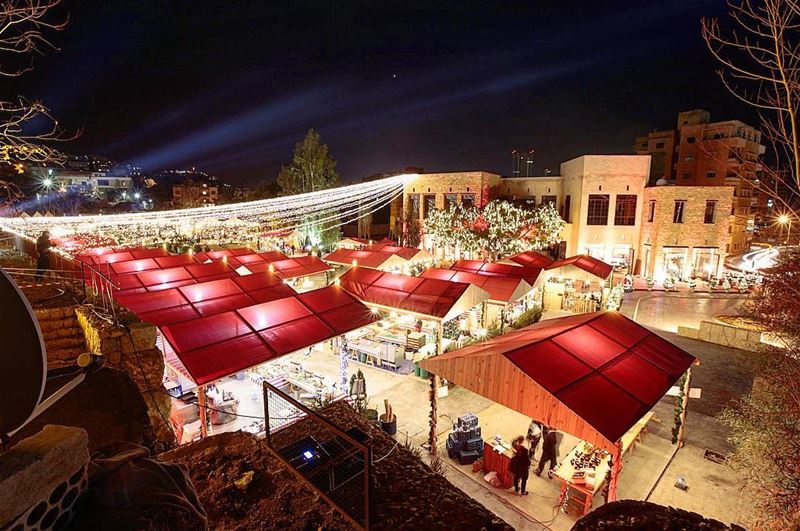 Can you feel the Christmas spirit ?! (Souk el Akel)