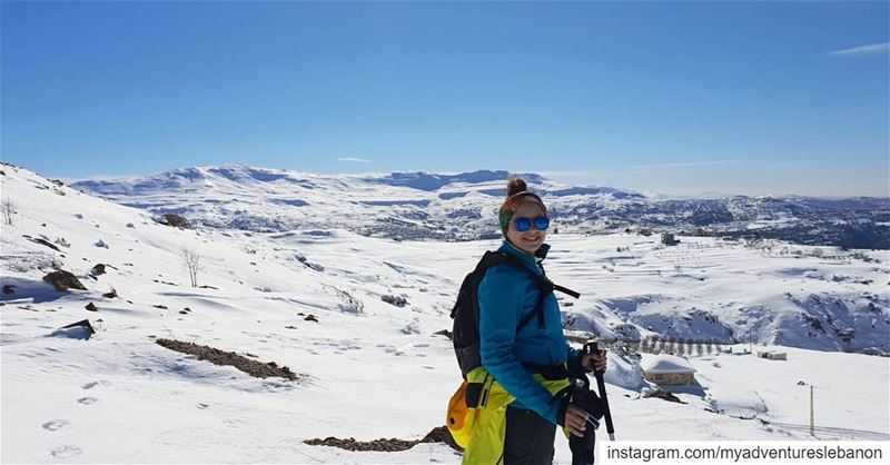 Can you guess which mountain is behind @paty.mog ? 🏔... (Zaarour)