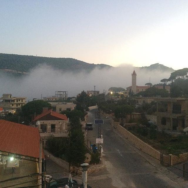 Can you see the fog behind the church ?😌 (Aishiye)