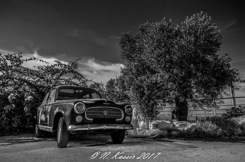  car  old  peugeot  clouds  lebanon  ig_great_shots_me  bd_shotz ... (VDL 93.3)