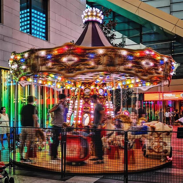  carousel 🎠...... motionblur  capture  capturethemoment  childhood... (Beirut Souks)