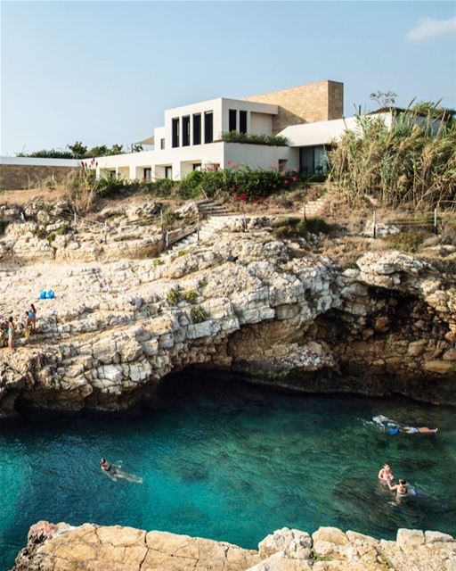 Casa de praia em Byblos, postada por @airbnb. Com sol, diversão, retiros... (Byblos, Lebanon)