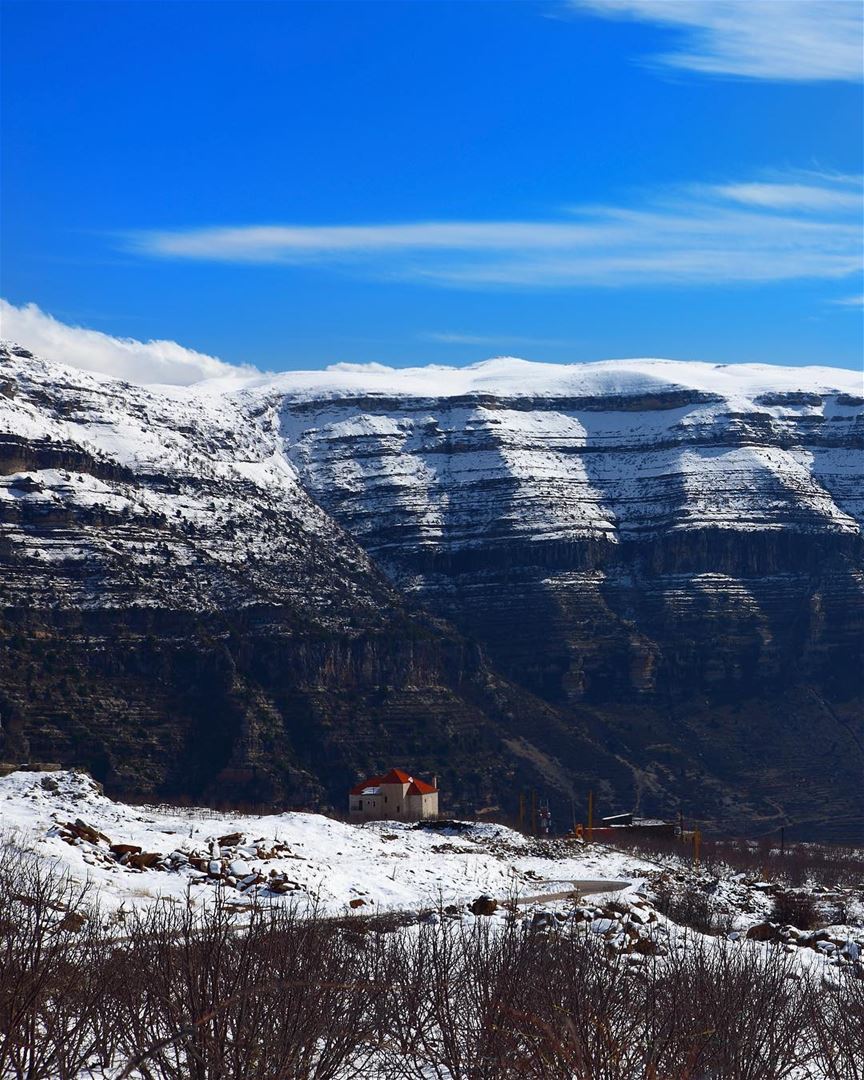 Casa isolada em uma linda paisagem no Monte Líbano, fotografada neste... (Akoura, Mont-Liban, Lebanon)