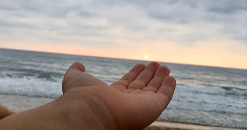 CATCH Me💙🌊. sunsets  sunsetlovers  jbeil 🌊💙 catchthesun  waves🌊 ... (Jbeil جبيل)