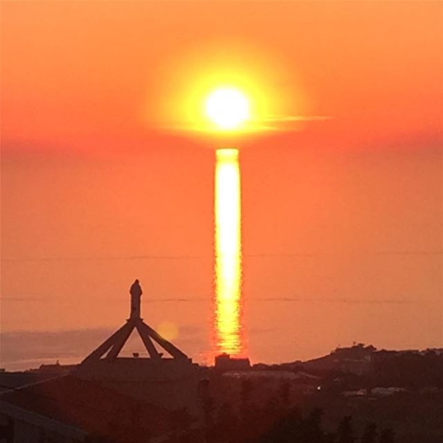 Catching the moment 🇱🇧🇱🇧  sunset  coolpic  lebanon  reflection ...