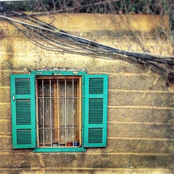 “ Ce n’est pas la vie qui passe vite, c’est nous qui sommes lents à la... (Beirut, Lebanon)