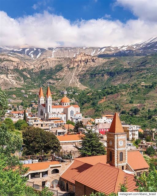 🇱🇧 Cenário deslumbrante que inspirou a mente de um dos maiores poetas da... (Bcharreh, Liban-Nord, Lebanon)